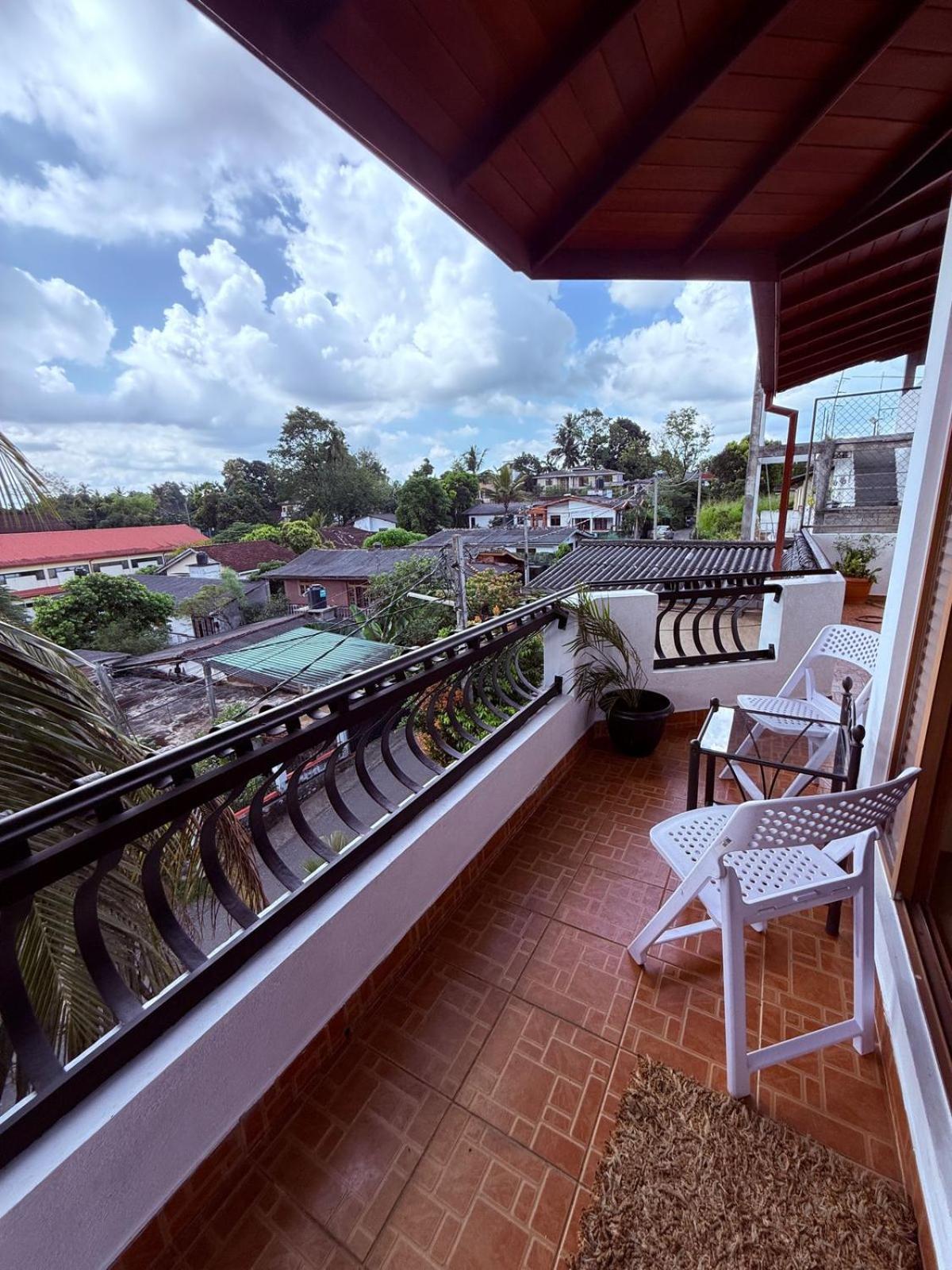 Resident View Homestay Kandy Exteriör bild