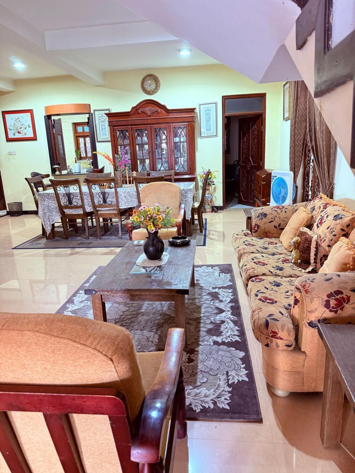 Resident View Homestay Kandy Exteriör bild